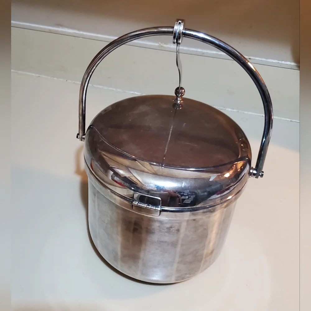 Vintage Reed & Barton silverplated insulated bucket with swing lid